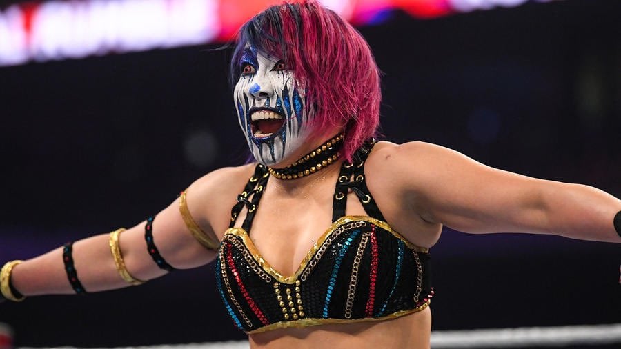 Asuka Shares Photo Of Her Injured Knee