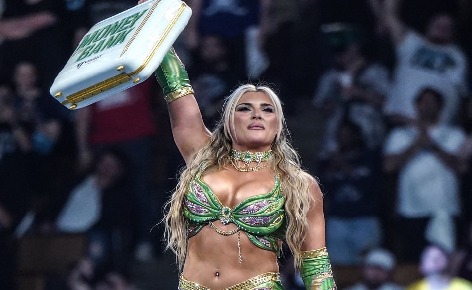 Tiffany Stratton Attempts MITB Cash-In At Mexico Live Show; Vaquer Debuts Against Isla Dawn