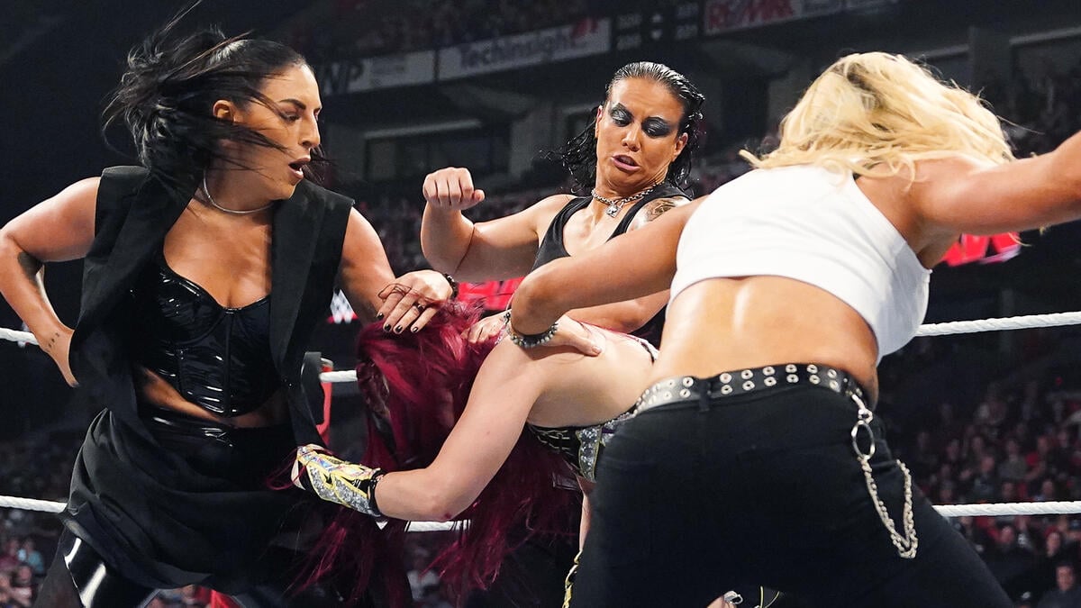 Sonya Deville Leads An Attack On Damage CTRL! Mami Is Back